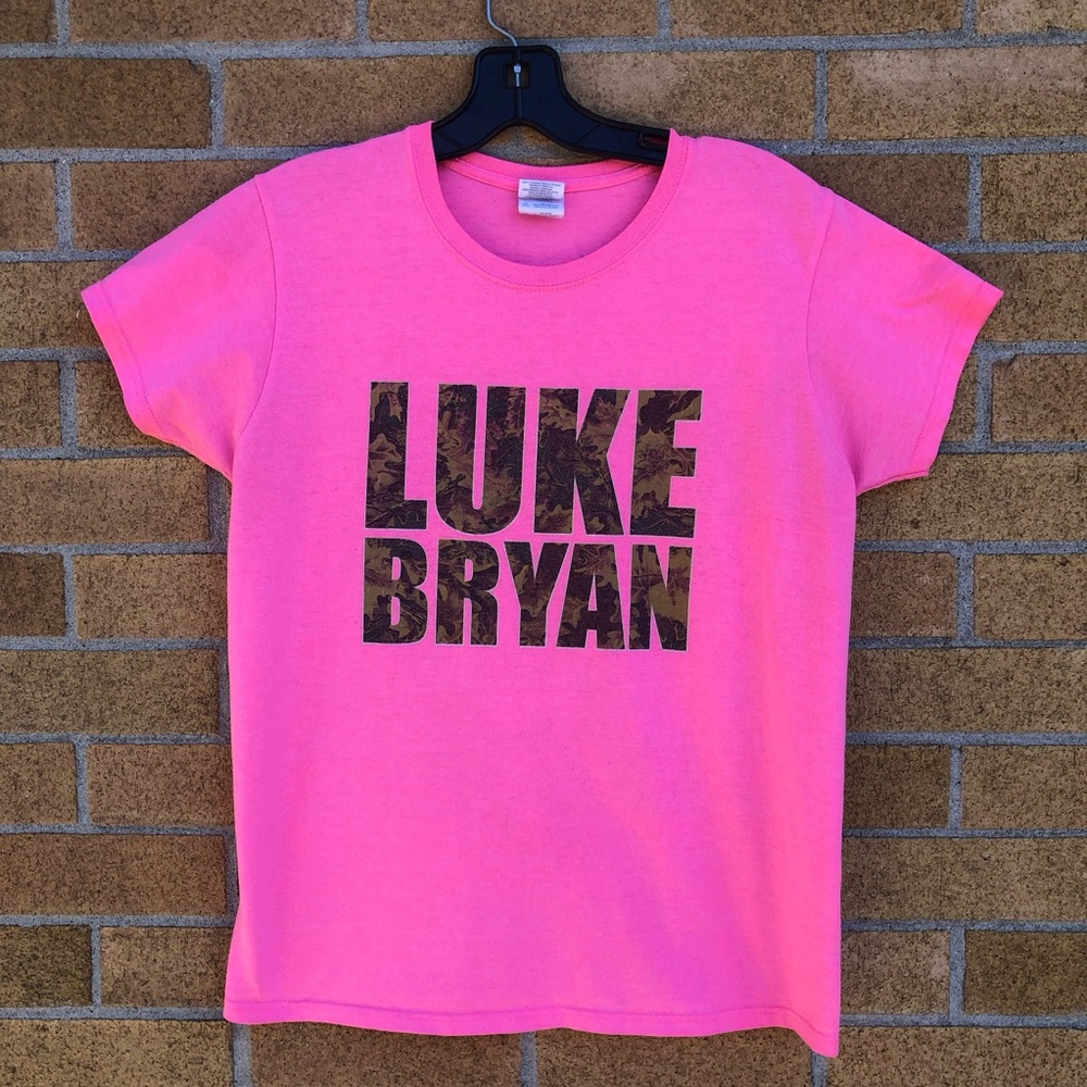 Luke Bryan band tee Graphic t-shirt women’s size M Hot pink & camo medium🩷